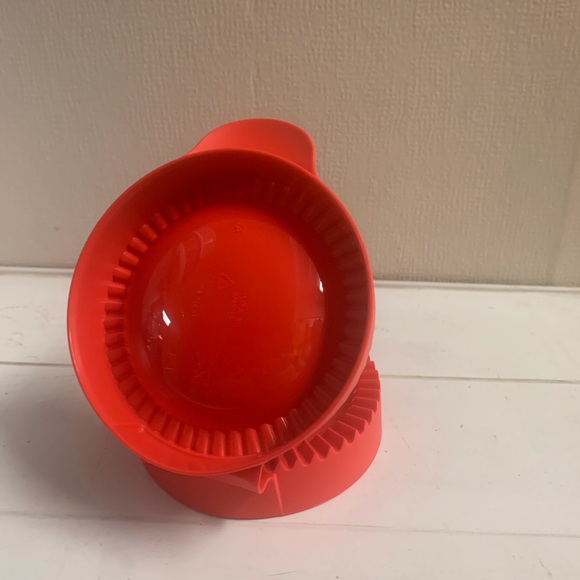 NEW Tupperware Mini Pie Maker - Picture 8 of 10